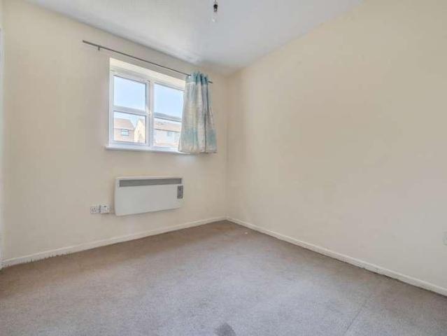 Flat for sale in Kingswood