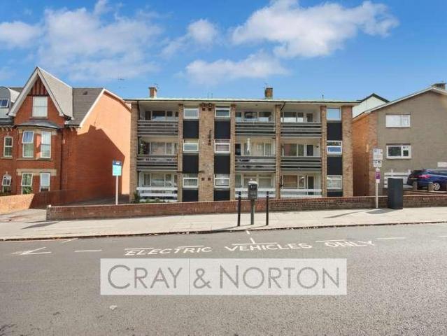 Flat for sale in London Borough of Croydon, Addiscombe
