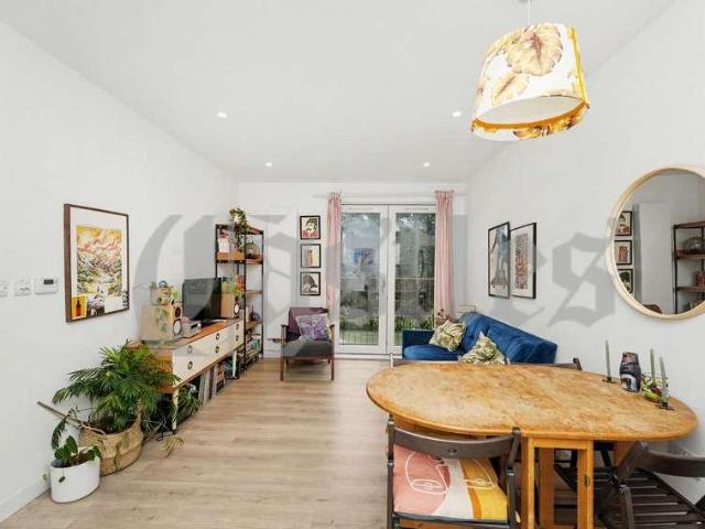 Flat for sale in London Borough of Haringey, Greater London