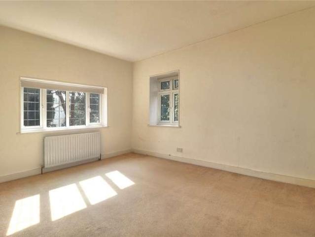 Flat for sale in Sheerwater, Woking