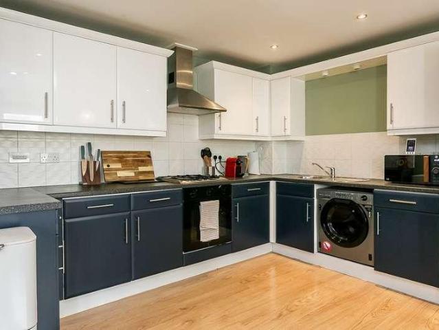 Flat for sale in North Leith, Scotland