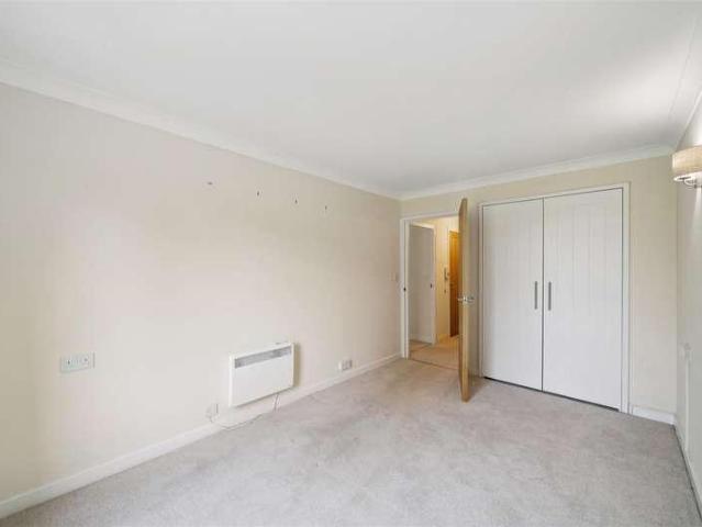 Flat for sale in London Borough of Hounslow, Greater London
