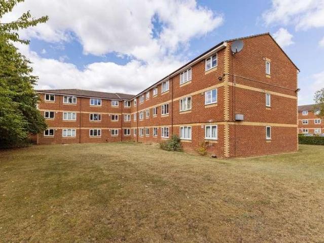 Flat for sale in Slough