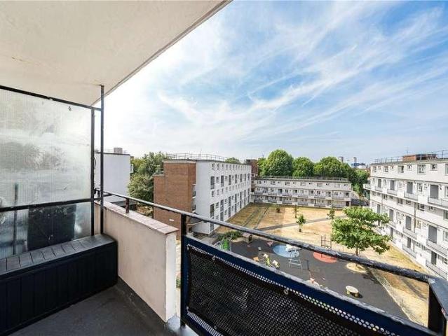 Flat for sale in Bermondsey, Greater London