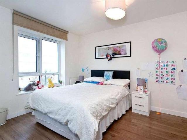 Flat for sale in Colindale, Greater London