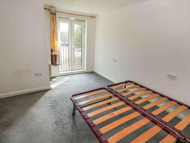 Flat for sale in Slough
