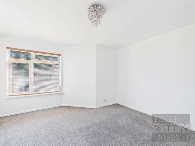 Flat for sale in Folkestone, Kent