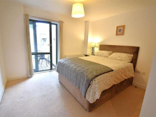 Flat for sale in Wapping Wharf, Bristol