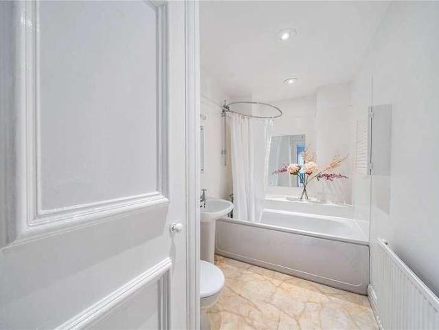 Flat for sale in Muswell Hill, Greater London