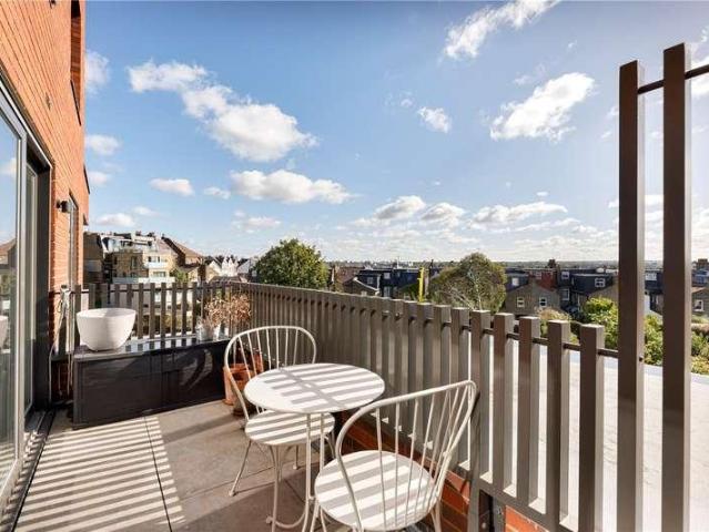 Flat for sale in Southfields, Greater London