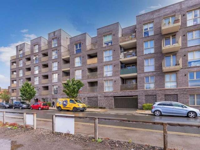 Flat for sale in Fishery, Maidenhead