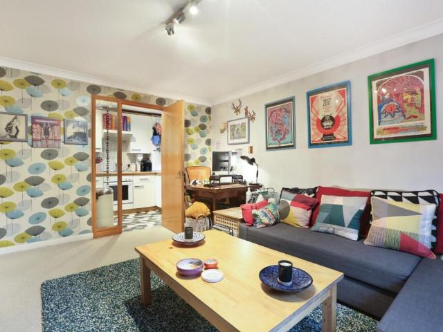 Flat for sale in East Dulwich, Greater London