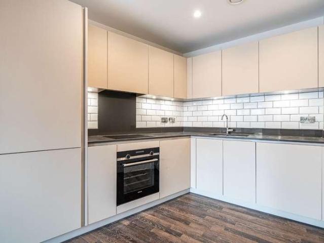 Flat for sale in London Borough of Lewisham, New Cross