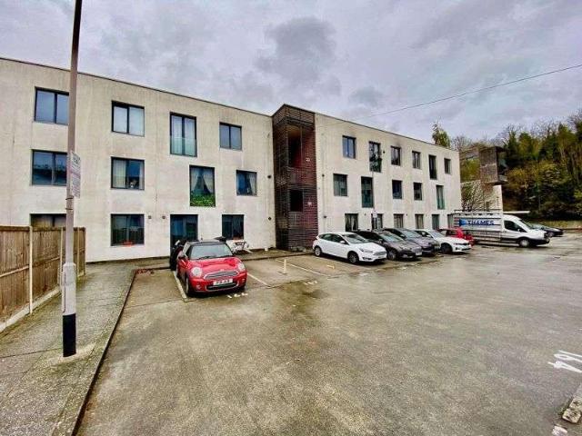 Flat for sale in Hillview, Surrey