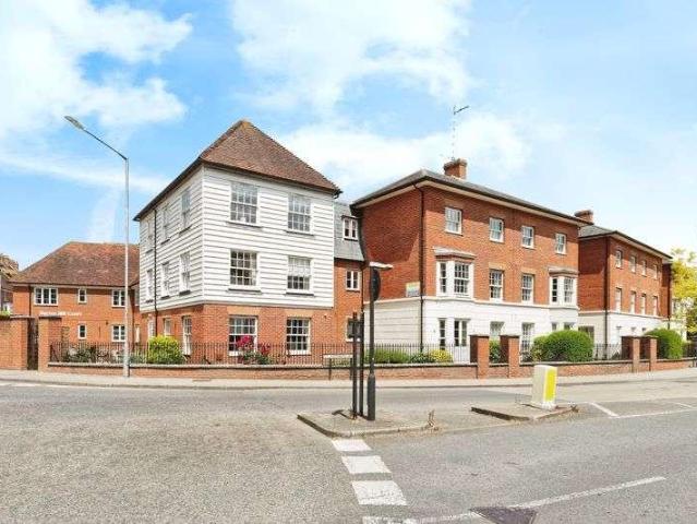 Flat for sale in The King's Mile, The Bridge