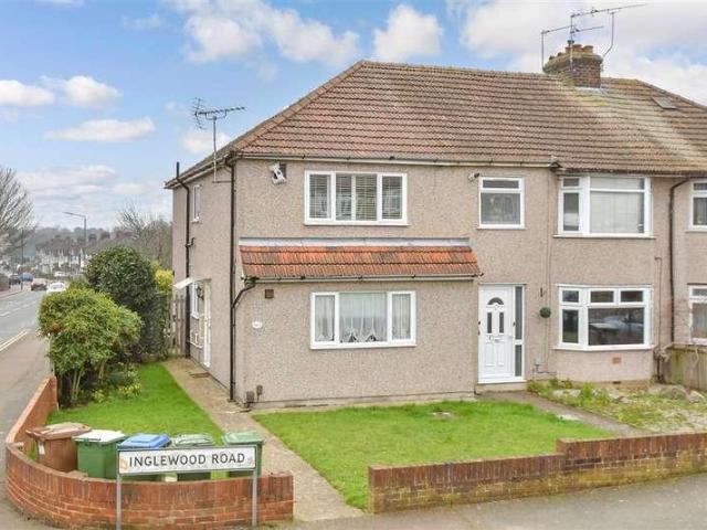 Flat for sale in Barnehurst, Greater London