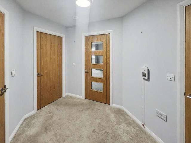 Flat for sale in Heaton Park, Bury