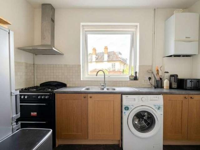 Flat for sale in Muswell Hill, Greater London