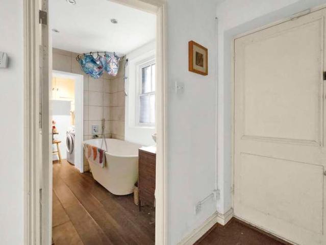 Flat for sale in Kentish Town, Greater London