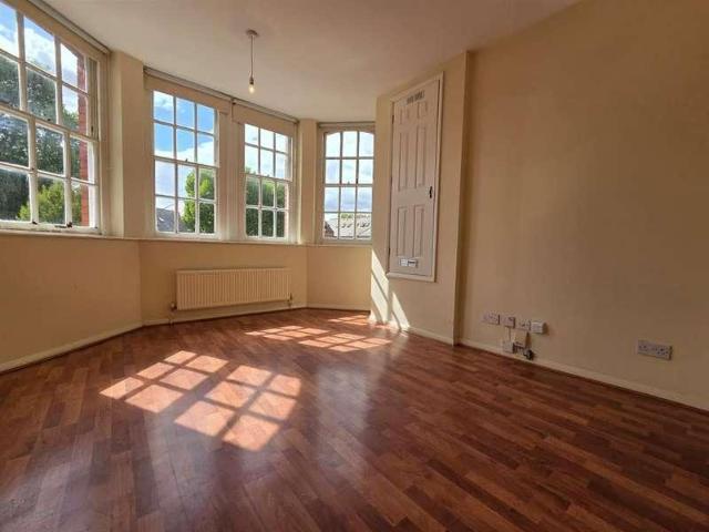 Flat for sale in Southgate, Oakwood
