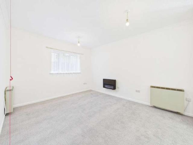 Flat for sale in Whitecross Village, Weston-super-Mare