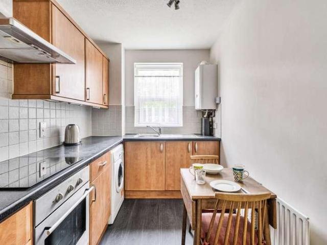 Flat for sale in London Borough of Croydon, Selhurst
