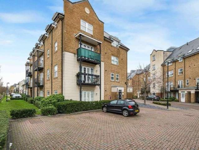 Flat for sale in London Borough of Bromley, Greater London