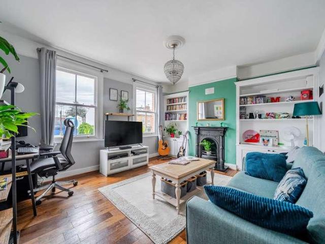 Flat for sale in Norbiton, Greater London