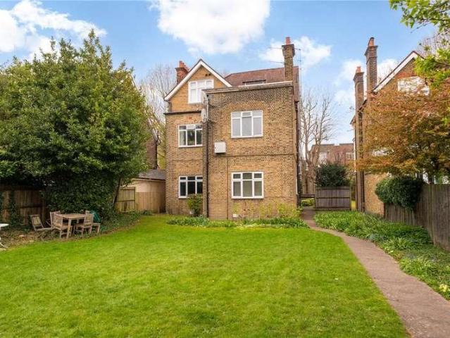 Flat for sale in London Borough of Hounslow, Strand