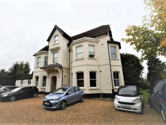 Flat for sale in Jacobs Well, Guildford