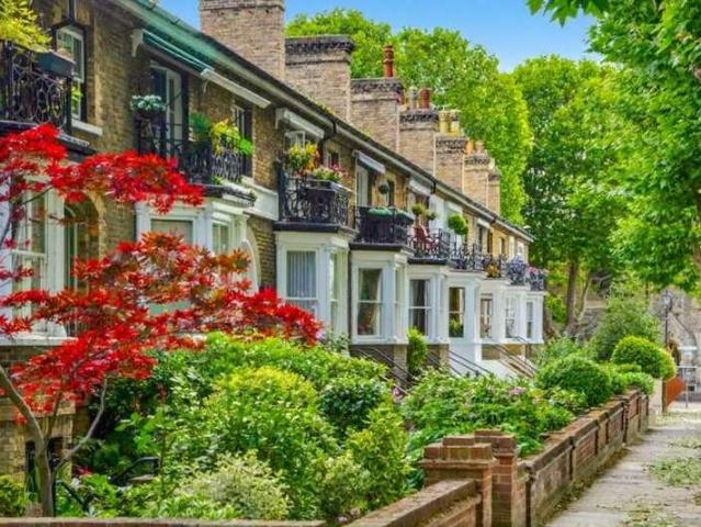 Flat for sale in Alton Barnes, Essex
