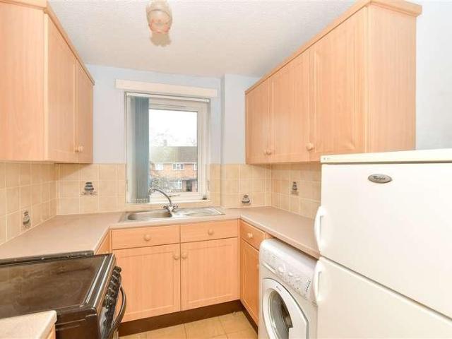 Flat for sale in South Hornchurch, Greater London