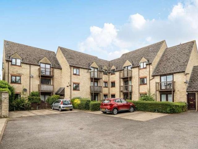Flat for sale in Black Bourton, Oxfordshire