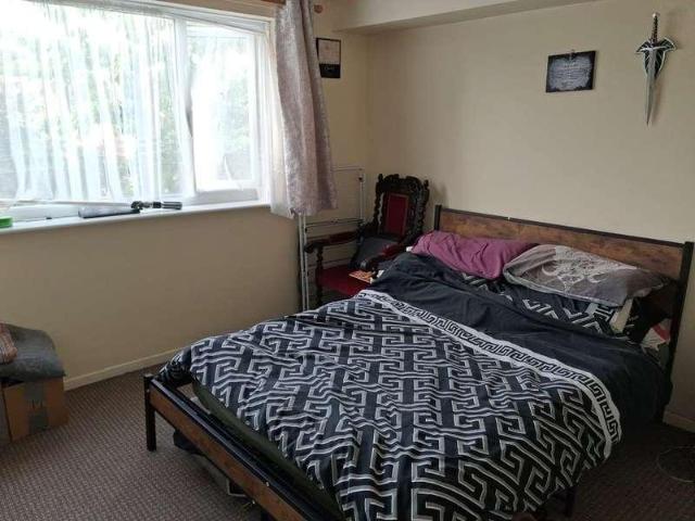 Flat for sale in London Borough of Hounslow, Feltham