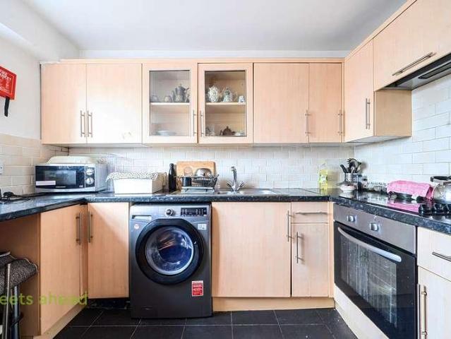 Flat for sale in London Borough of Croydon, Greater London