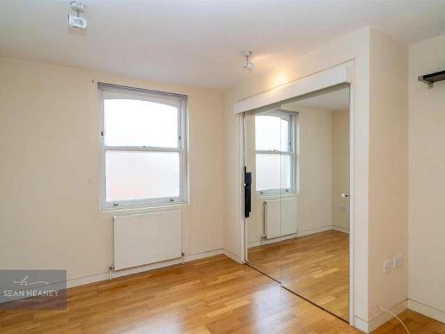 Flat for sale in New Barnet, Greater London