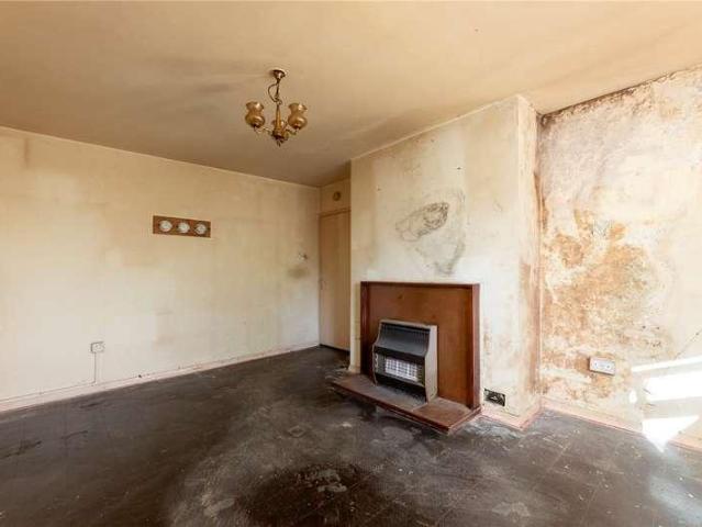 Flat for sale in Roehampton, Greater London