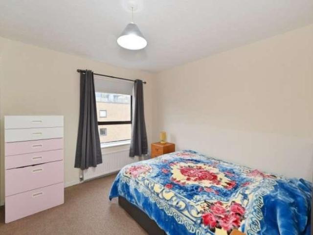 Flat for sale in Isle Of Dogs, Greater London