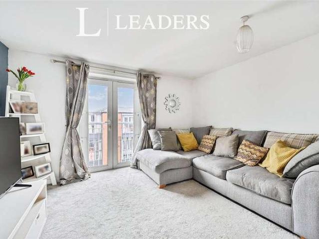 Flat for sale in Brook Street, Bourne Vale
