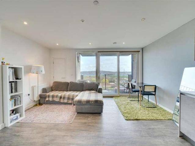 Flat for sale in Ponders End, Greater London