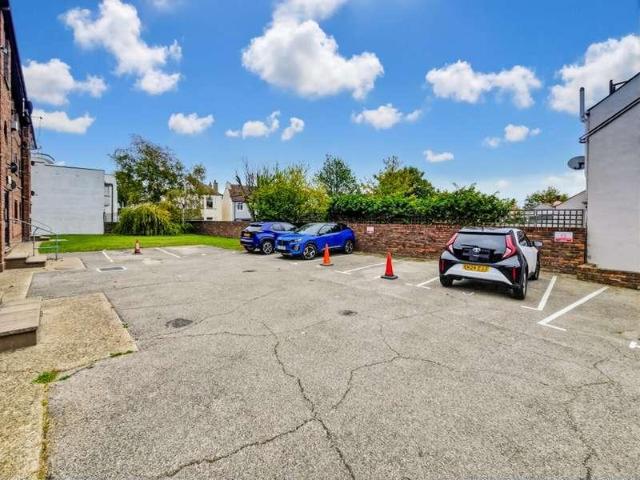Flat for sale in Alton Barnes, Essex