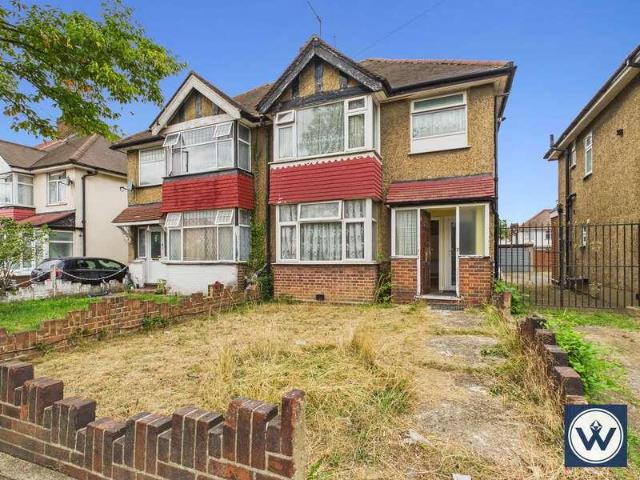 Flat for sale in Hayes, Greater London