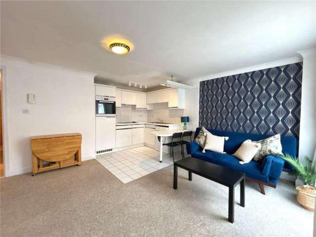 Flat for sale in Rotherhithe, Greater London