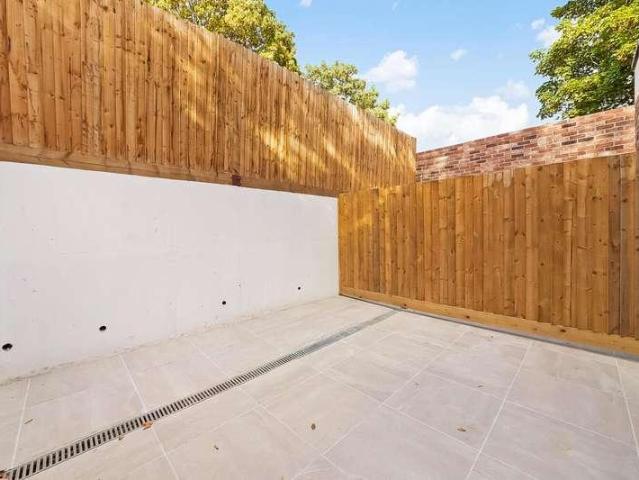 Flat for sale in Lower Sydenham, Greater London