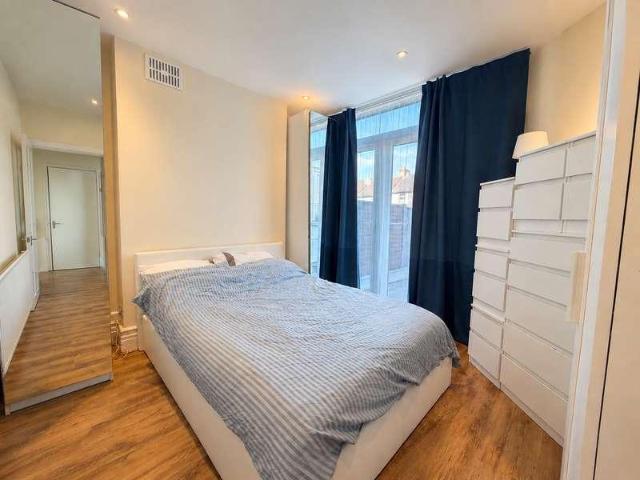Flat for sale in Alton Barnes, Essex