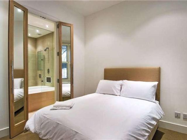 Flat for sale in South Kensington, Greater London