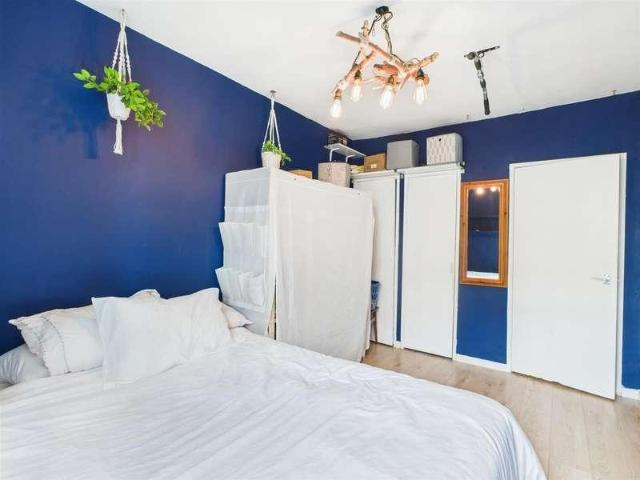 Flat for sale in Whitechapel, Greater London