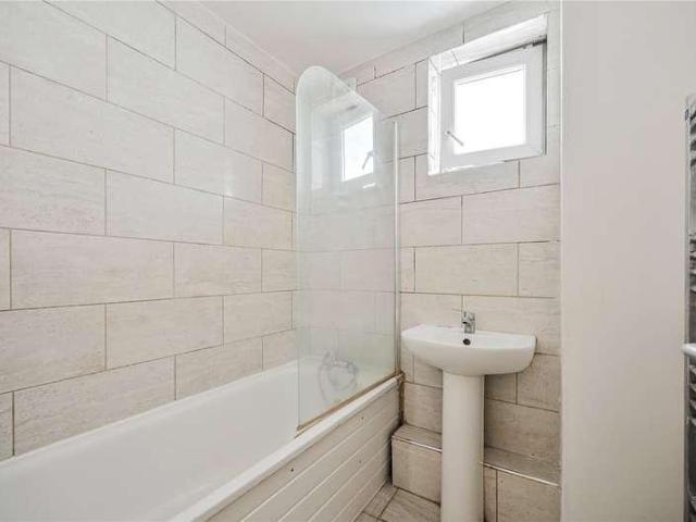 Flat for sale in Islington, Greater London
