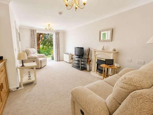 Flat for sale in Ladygrove, Berrick Salome