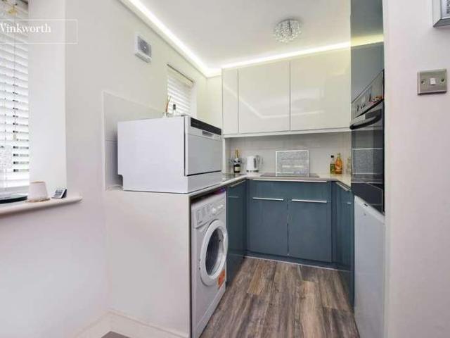 Flat for sale in Royal Borough of Kingston upon Thames, Greater London